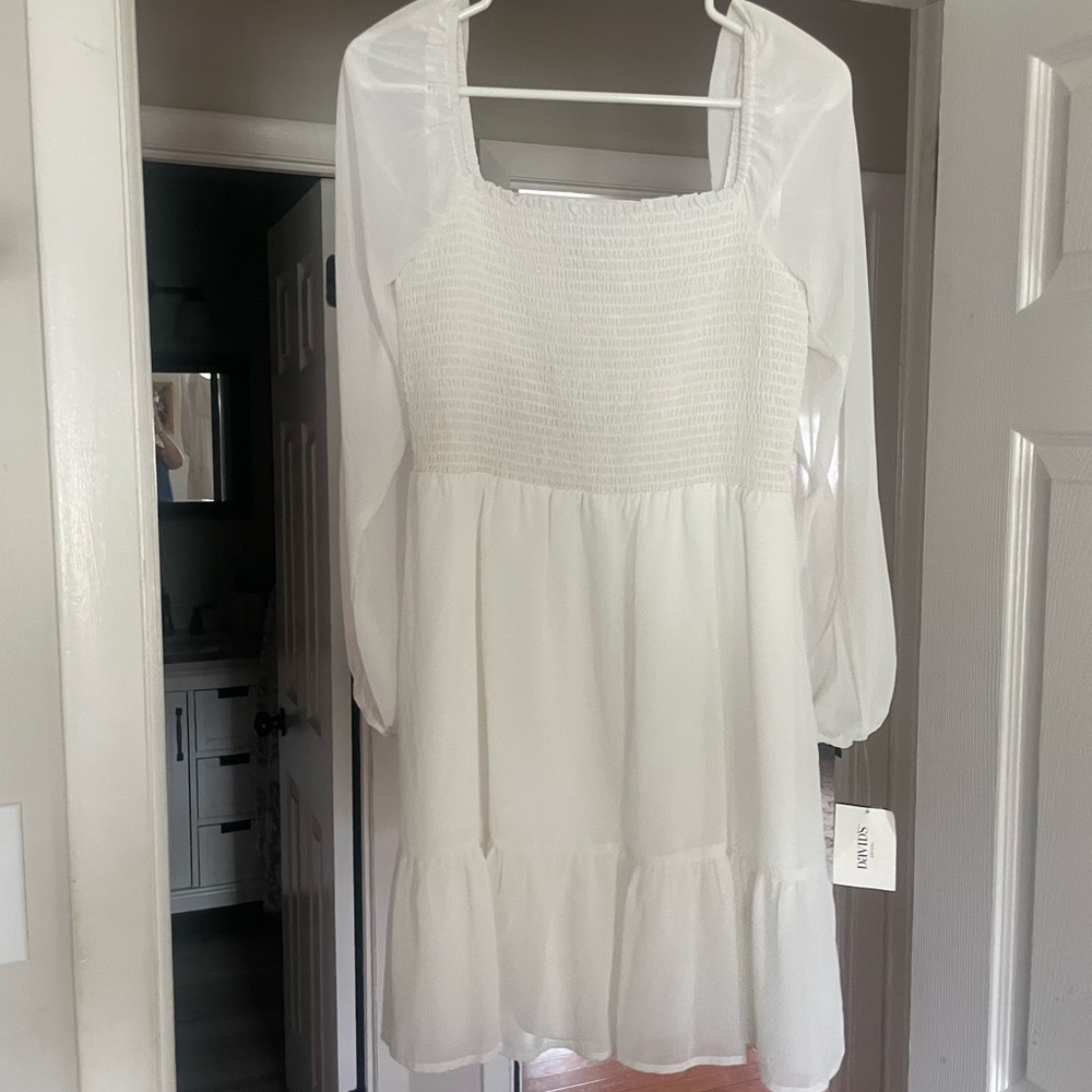 Elegant White Long Sleeve Dress